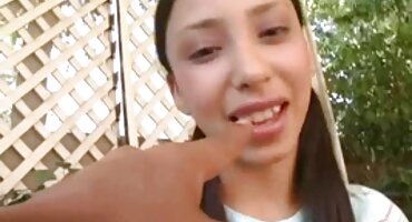 Masajista se masturba la polla de un chico entre ordeños y se la follan