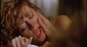 El hombre desinfló las pantimedias de la joven y le folló la vagina