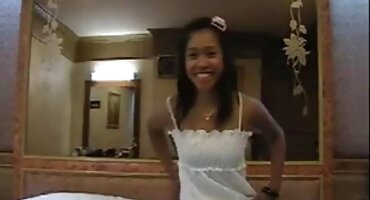 Dulce masturbación de una chica con unas tetas pulidas y bonitas