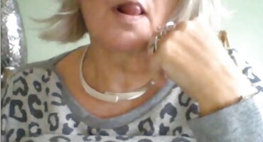 Chupó la polla caliente de un chico y merecidamente tuvo sexo caliente