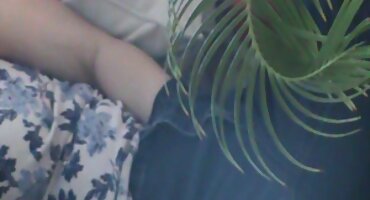 Rubia con hombre negro follada en diferentes poses frente a la cámara