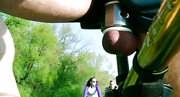 Esposa y amiga divorciadas para sexo con el marido, pidiendo follar sus agujeros con una gran polla