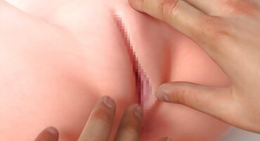 Milf con grandes aretes y culo entregada en la cocina al limpiador de piscinas