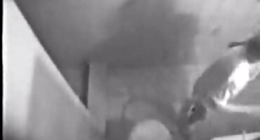 Sexo lésbico y Masturbación de Coño Caliente en el sofá blanco