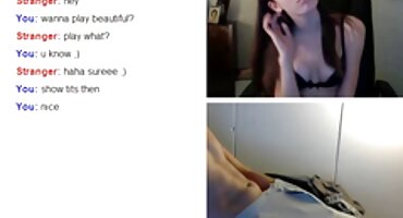 Chica tetona tiene una mamada de año nuevo y un novio sexual