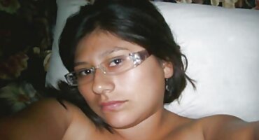 La rubia chupó la polla de un negro y se acostó en la cama con él