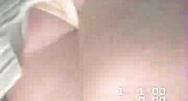 La chica es follada por el marido de su hermana y se divierte