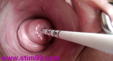 Rubia en calcetines hasta la rodilla empalada en la polla de un hombre negro