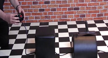 Novia con entrenador personal tiene sexo súper caliente en el sofá