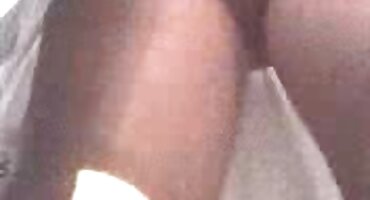 El entrenador negro y la rubia cachonda intercambian caricias orales y luego follan en diferentes posiciones