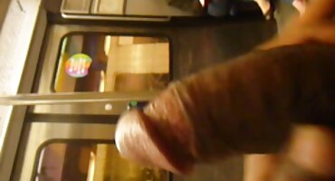 La chica disfrutó follando duro en la raja afeitada con su amante