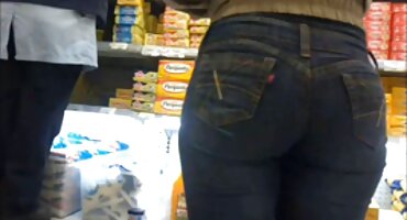 Dama madura con botas acunó a un hombre anal para follar