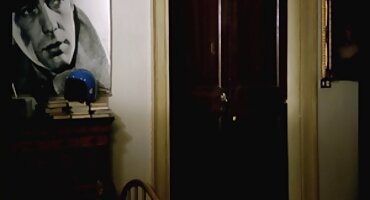 Hermosas lesbianas recibieron el regalo de Navidad de Papá Noel con una gran polla y lo follaron en diferentes poses