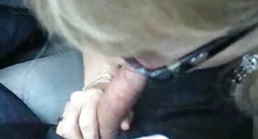 Dos mujeres negras en la cama se follan con la lengua