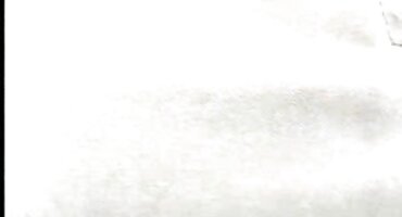 Bromas de sexo salvaje en la cama llenan a la chica de semen agradable