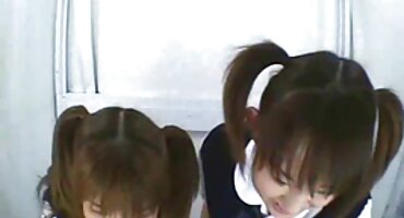 Esposa digitación clítoris mientras su marido bombeado folla amante