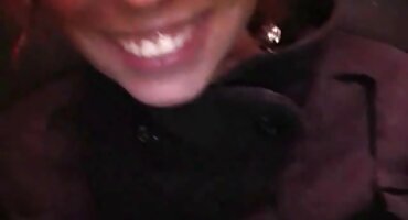 Lesbianas delgadas folladas en el coño apretado por un joven amigo con cabello azul