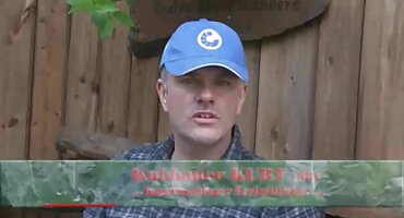 Chica con gafas y con dos coletas le dio el culo a un chico insaciable