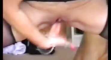 Chico follado por el culo por una chica cachonda y lleno de semen en la cara