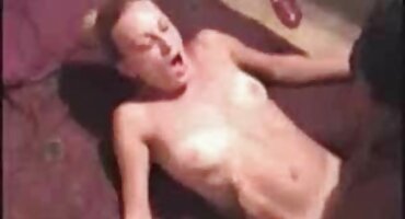 Libertinos al aire libre teniendo sexo anal duro