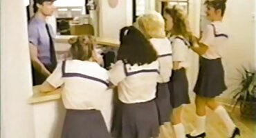 Sexo romántico con una hermosa novia con tetas hinchables