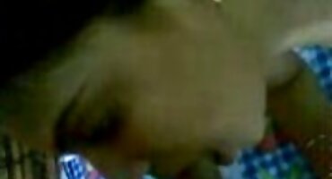 La colegiala saltó para visitar a un amigo y le pidió sexo