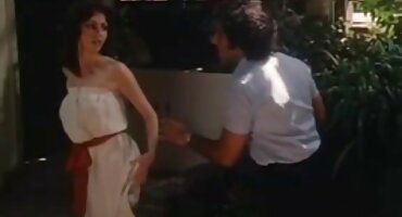 Sexo duro bdsm con joven rubia en medias en el sótano