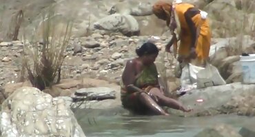 Lesbianas calientes estiraron agujeros con juguetes y folladas en pose de tijera