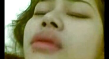 Las chicas están cansadas de la despedida de soltera Y se frotaron los coños en secreto de las novias