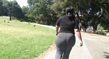 Al ver una gran polla rubia no se contuvo y montó una erección